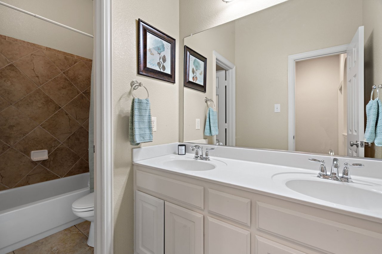 8628 Silverleaf Cir,