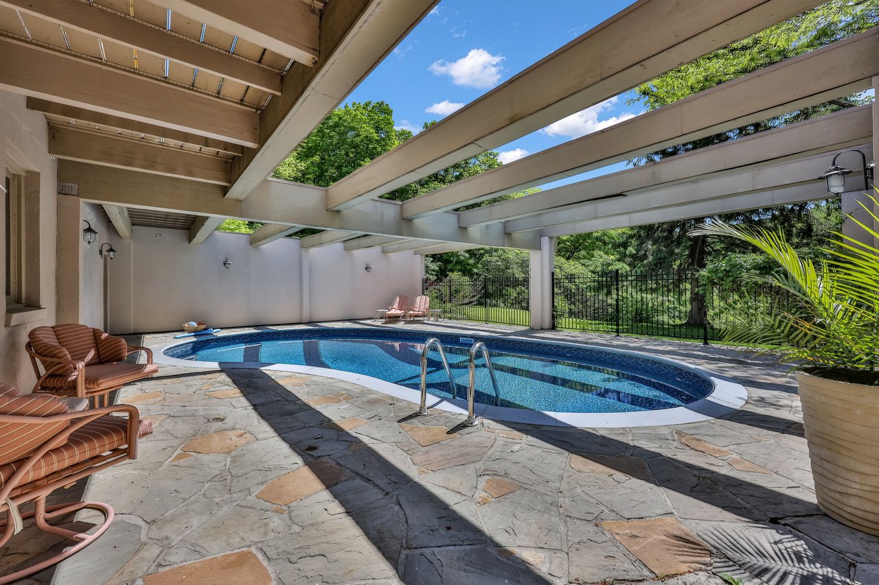 2360 8 Side Road, Burlington