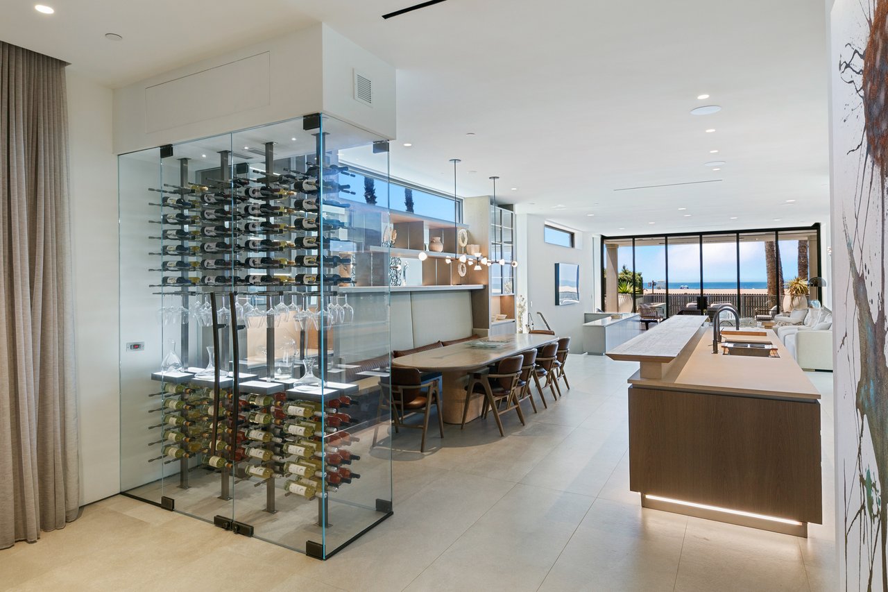 938 Palisades Beach Rd