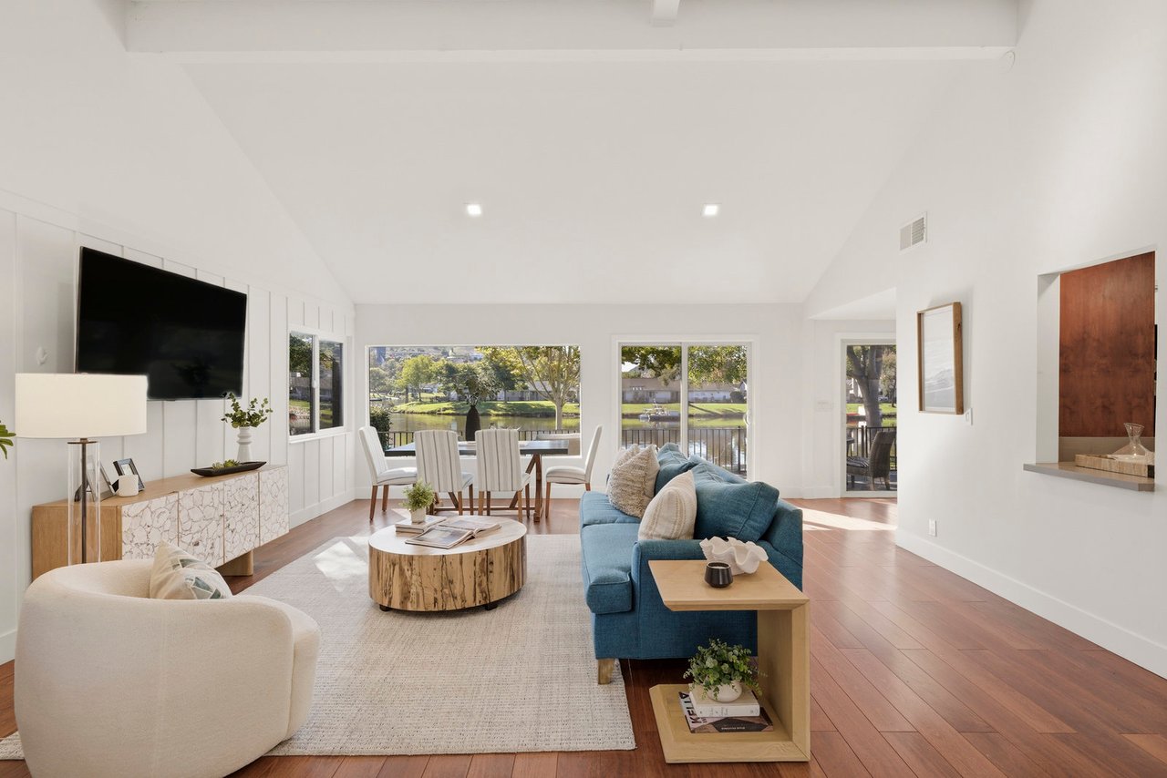 1541 Via Entrada Del Lago