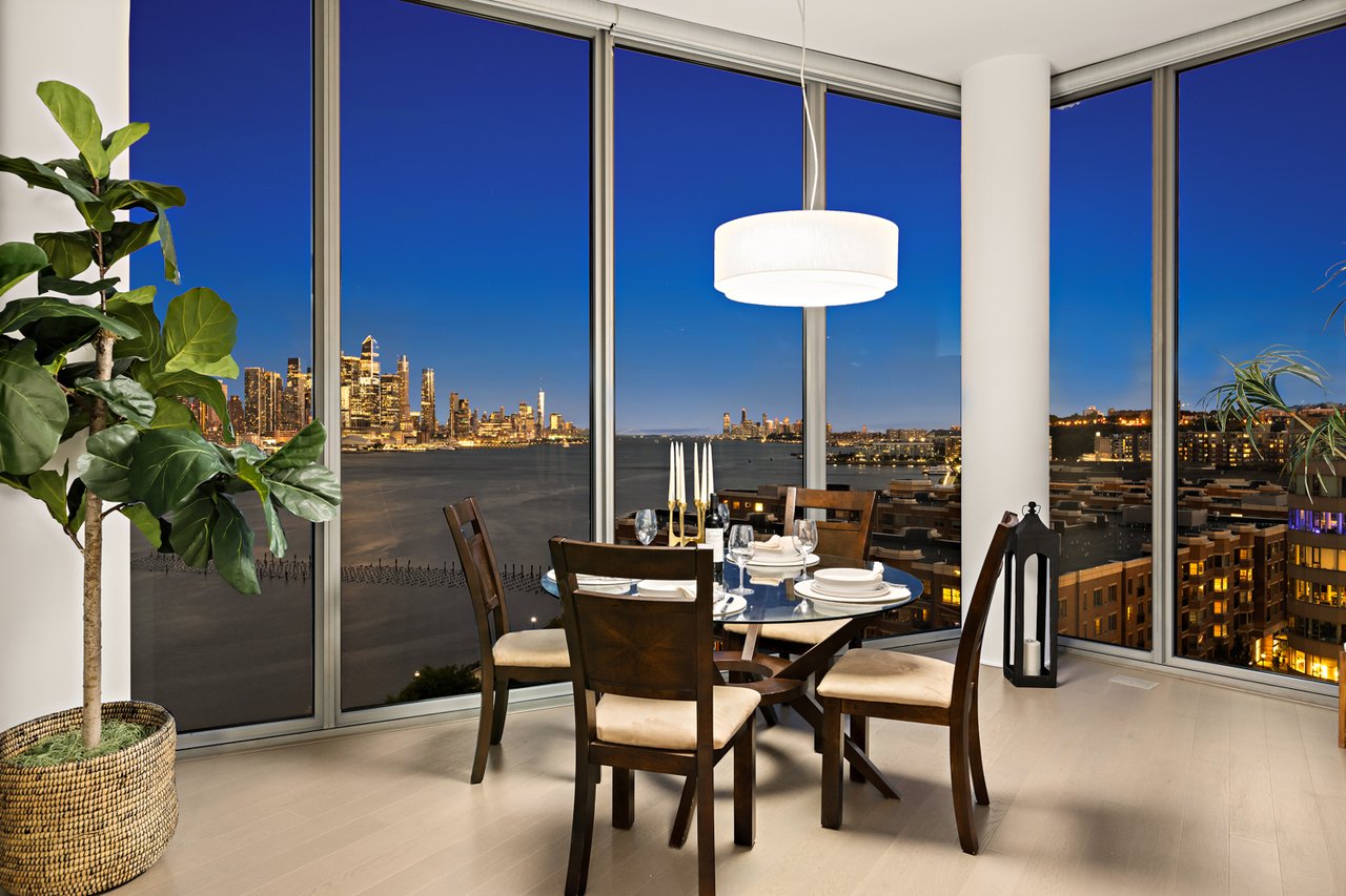 Waterfront Penthouse at Nine on the Hudson 
