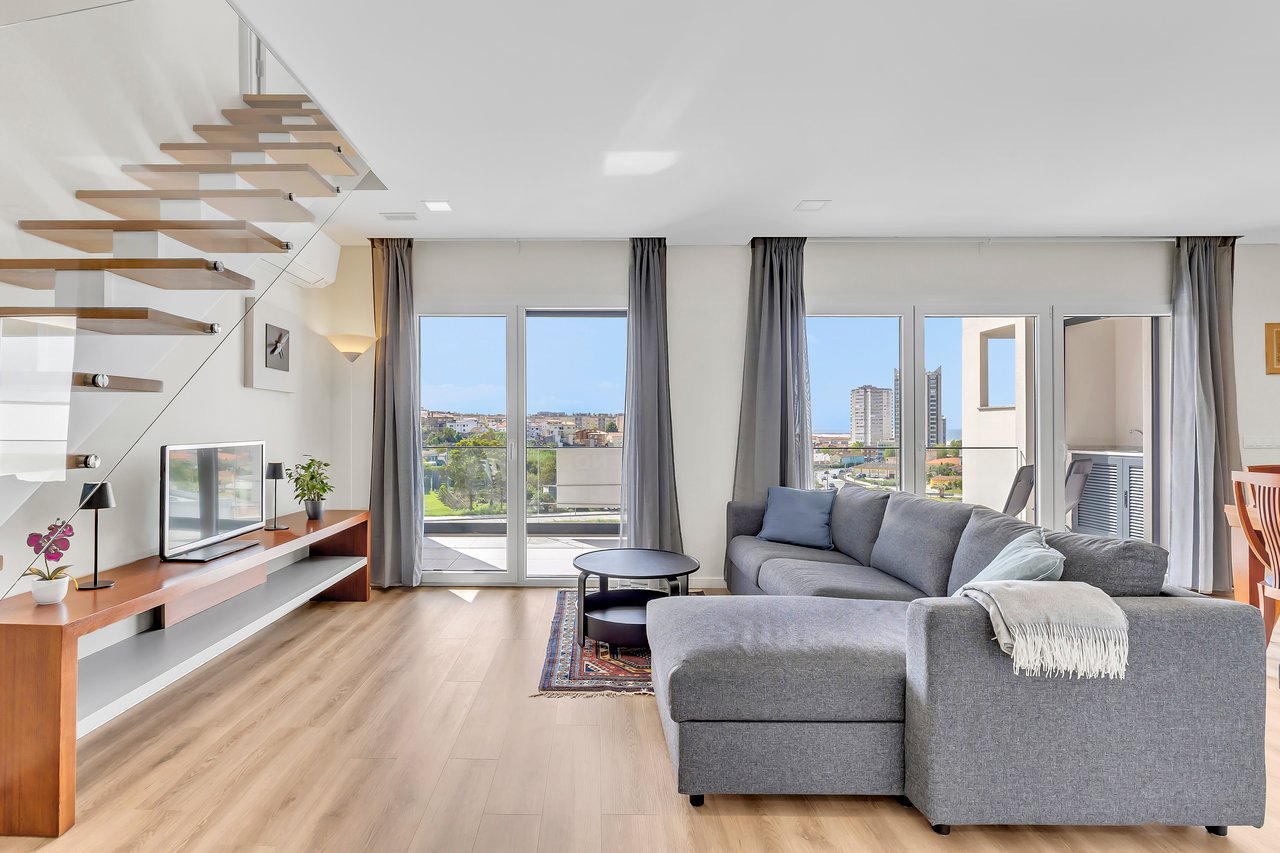 Bright Coastal Apartment with Large Terrace Just Steps from the Beach in Figueira da Foz