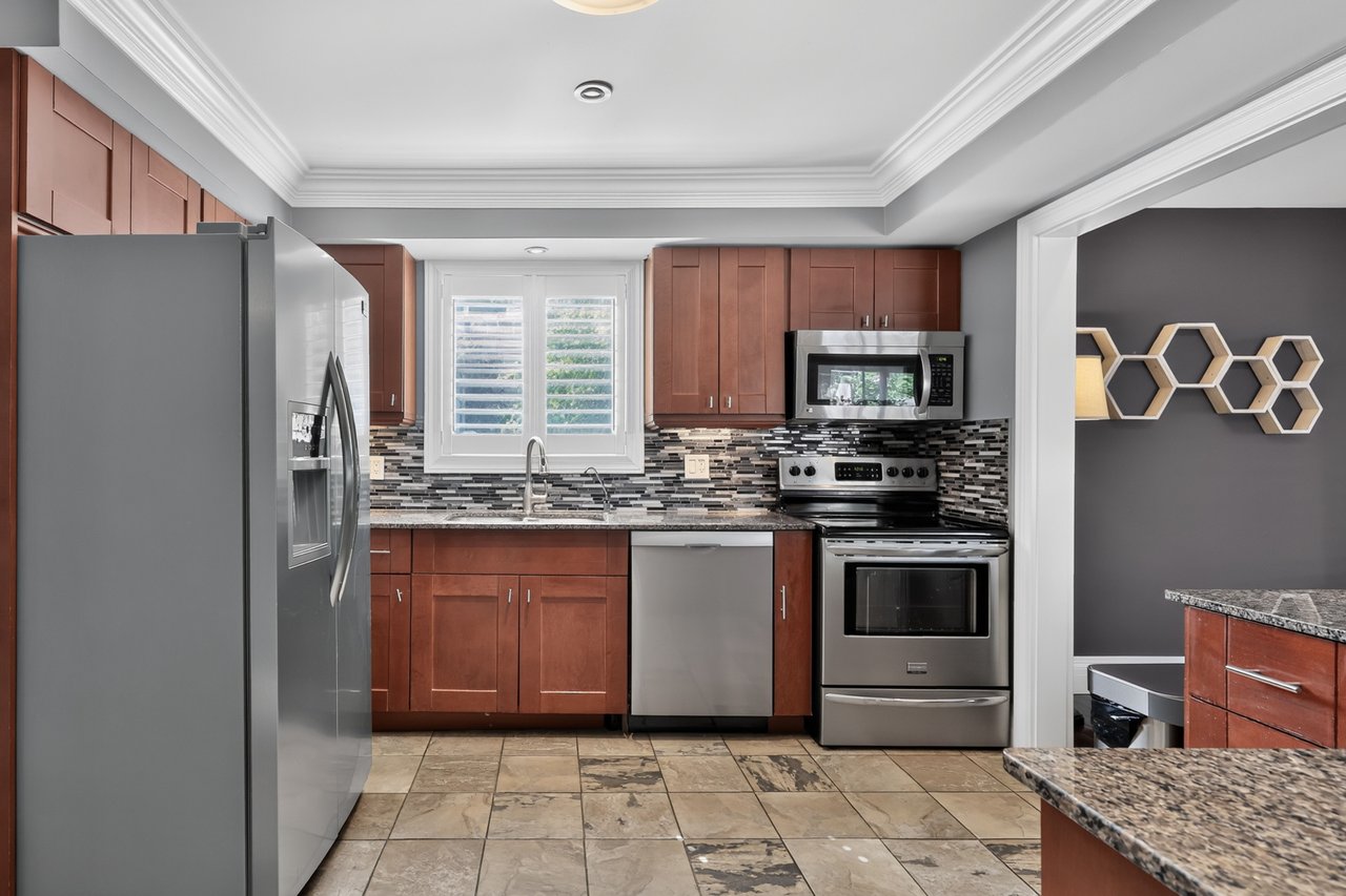 2102 Salma Crescent, Burlington