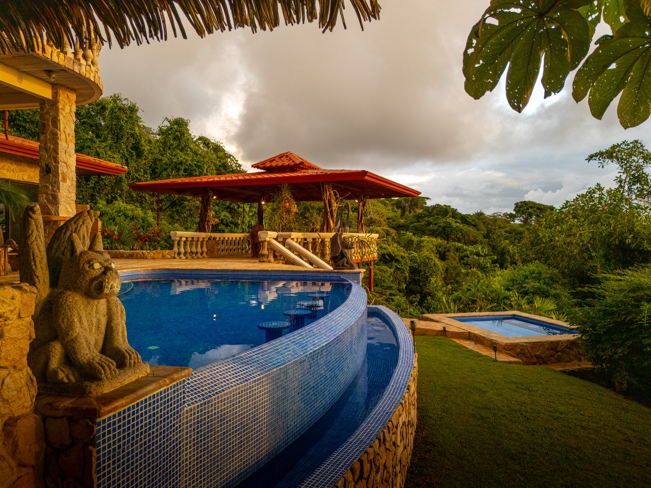 Castillo Puesta del Sol, Escalares - 