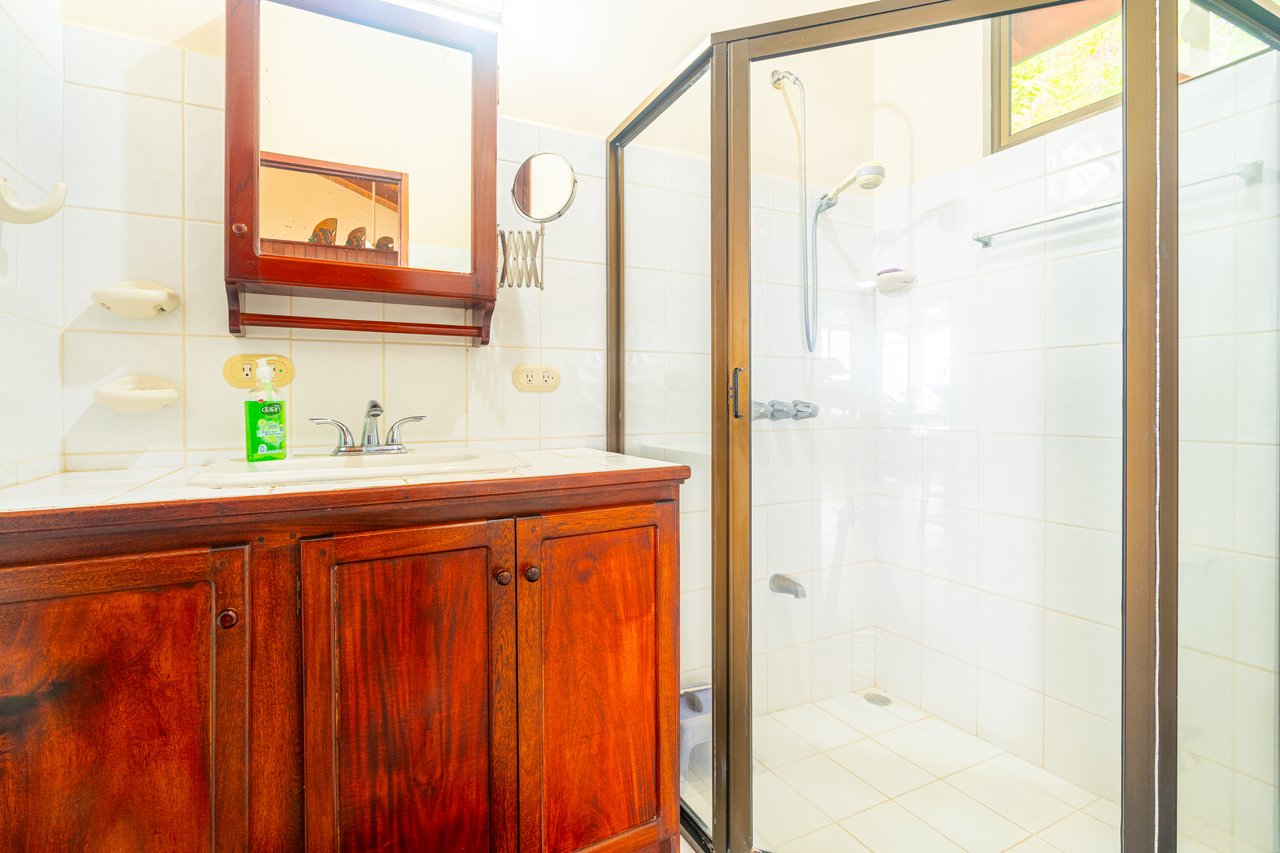 Front Ridge Ocean View Casa Mono Titi – Tres Rios, Costa Rica