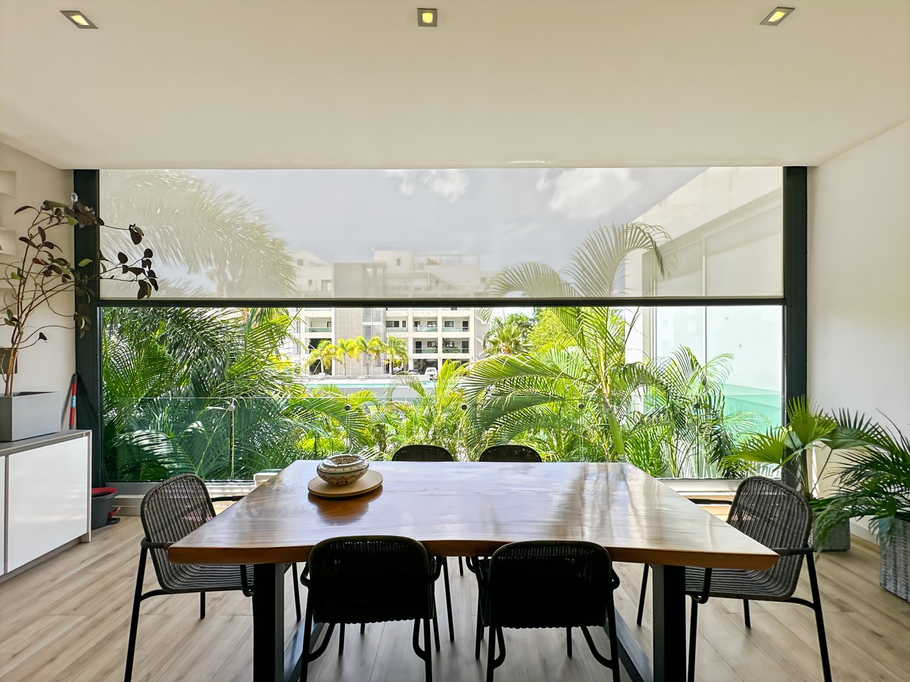 Rare Opportunity: Spacious Apartment with Terrace and Private Pool - ColeBay
