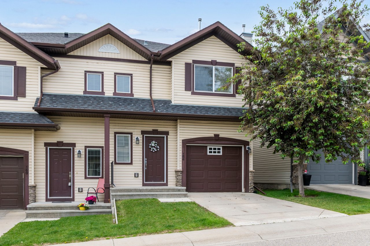 156 Rockyspring Grove NW