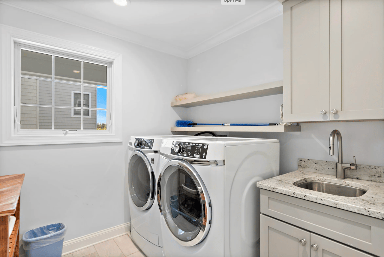 123 E. Colorado Avenue