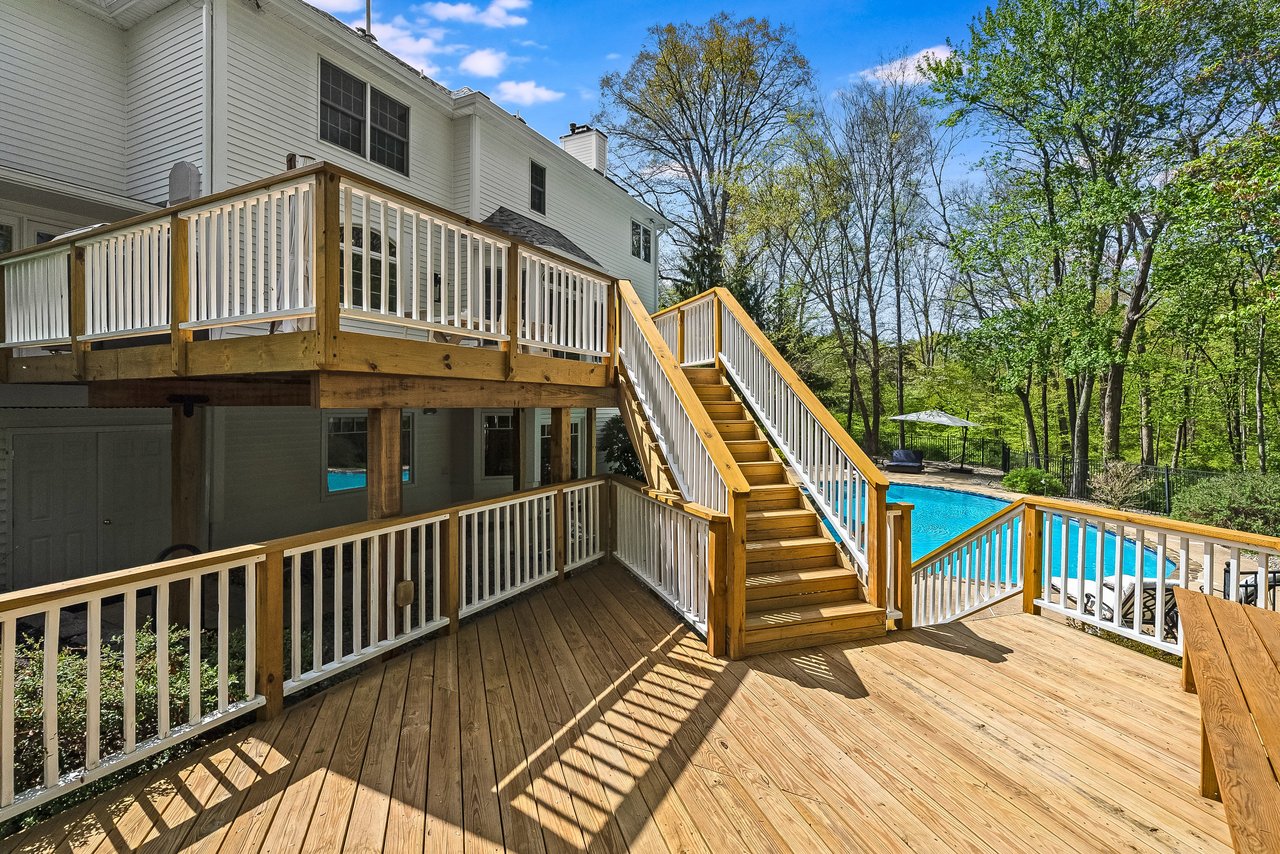 82 Woodman Ln