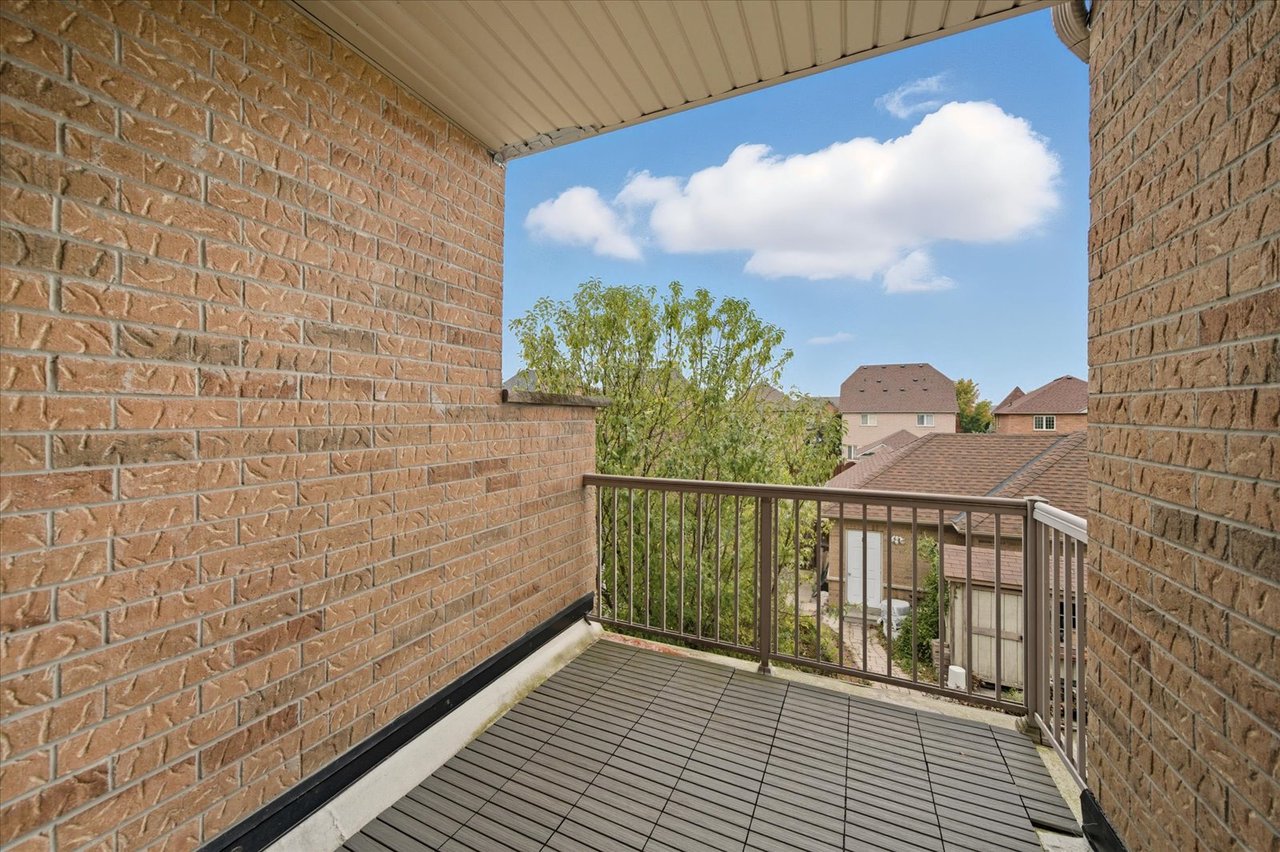#23 - 20 Greensborough village Circ