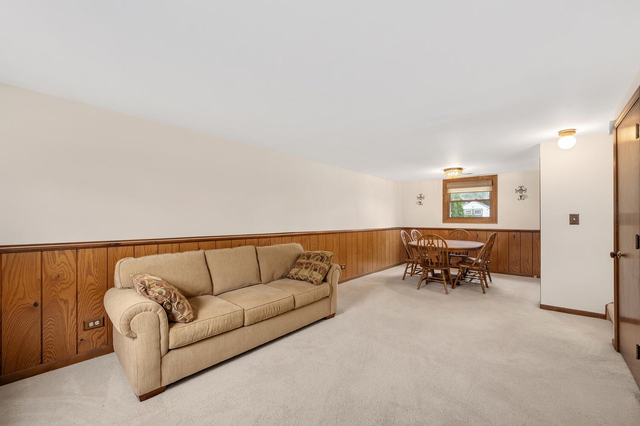 1406 E Elm St, Wheaton IL – Updated Home in Wheaton Estates Near Downtown & District 200