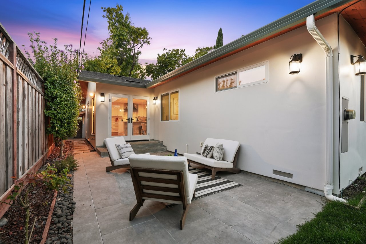 2133 Santa Cruz AVE