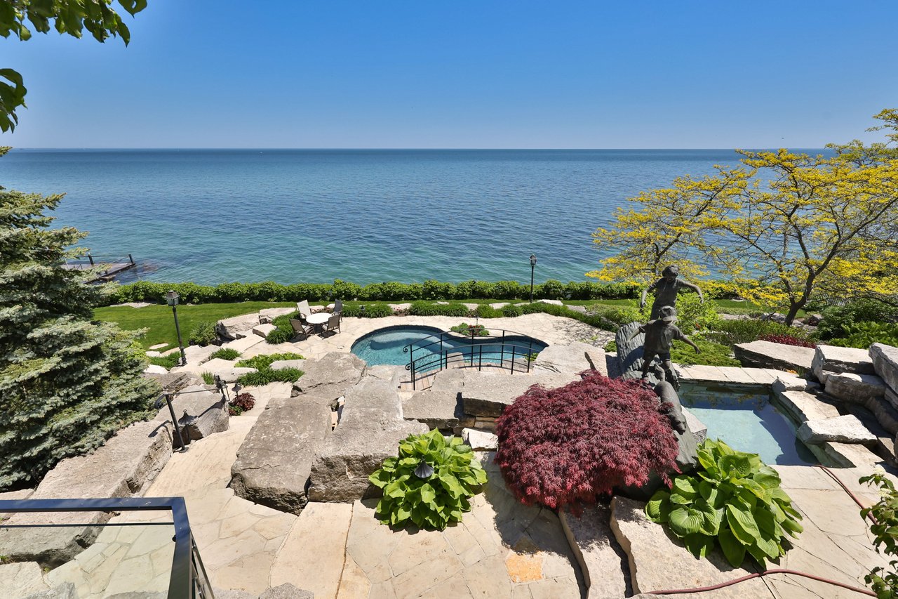 872 Whittier Cres