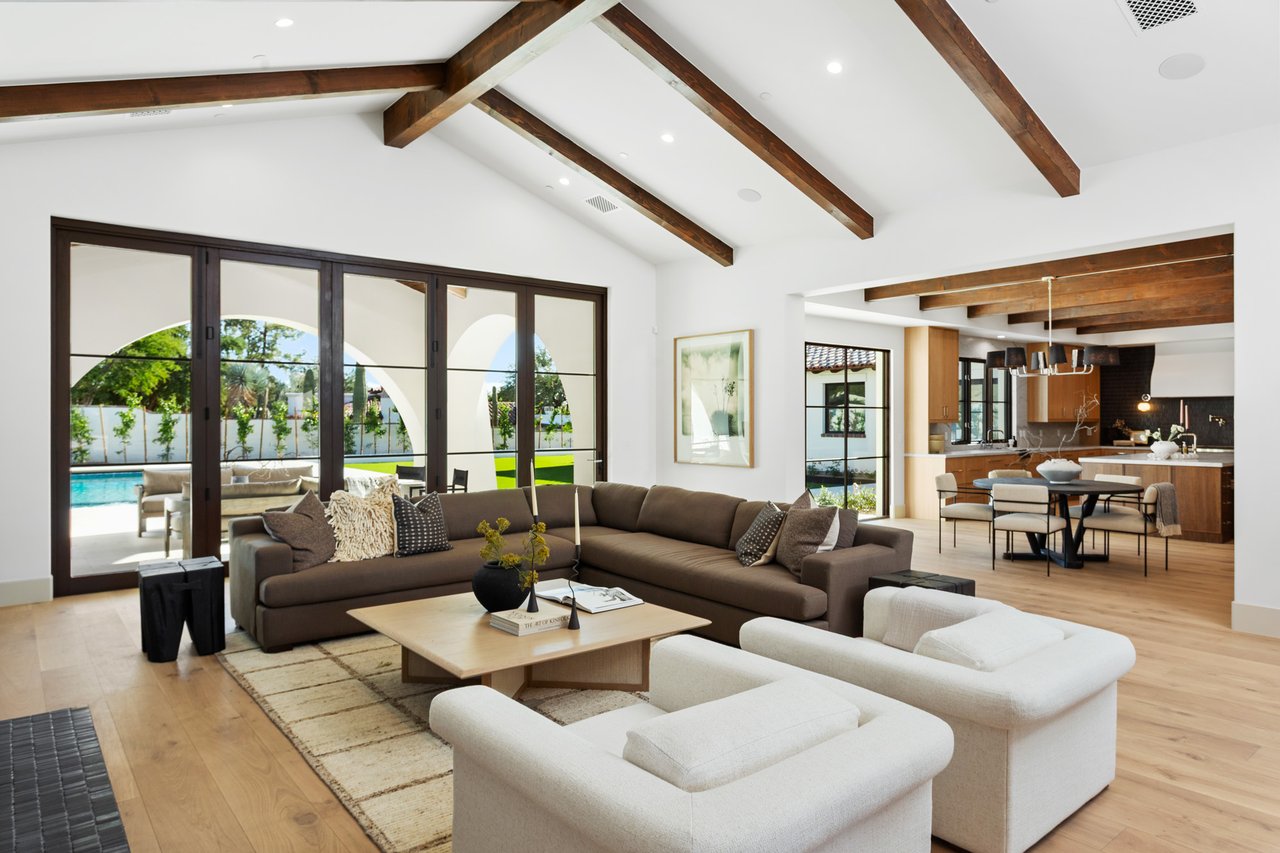 4605 E ROCKRIDGE Road