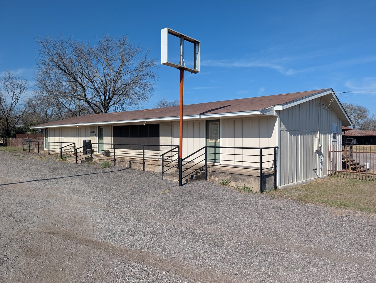 2913 S Hwy 36
