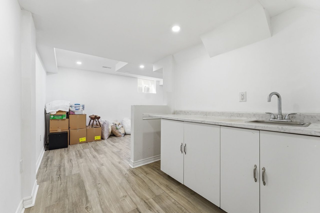 647 Courtney Valley Rd