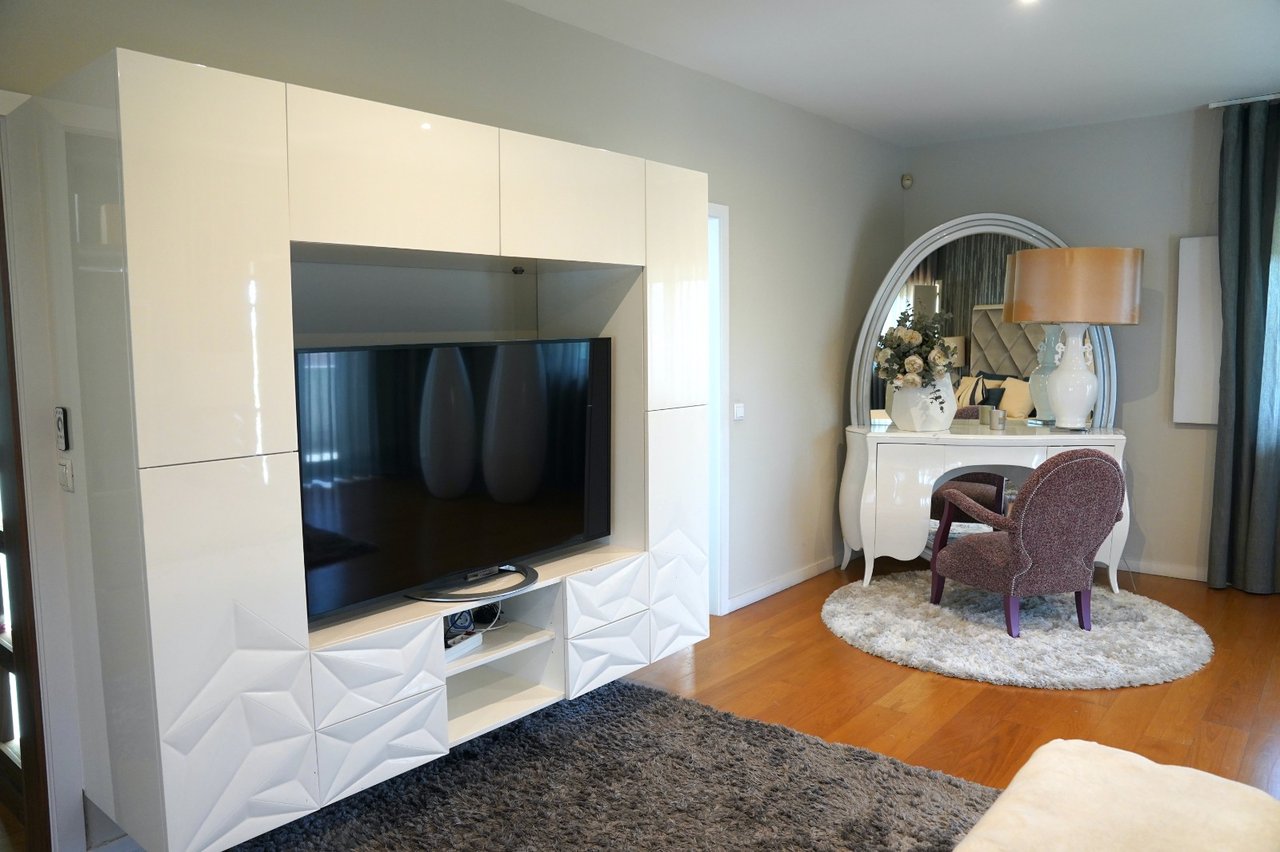 Spacious Three-Bedroom Villa with Swimming Pool and Tennis Court in Guardizela