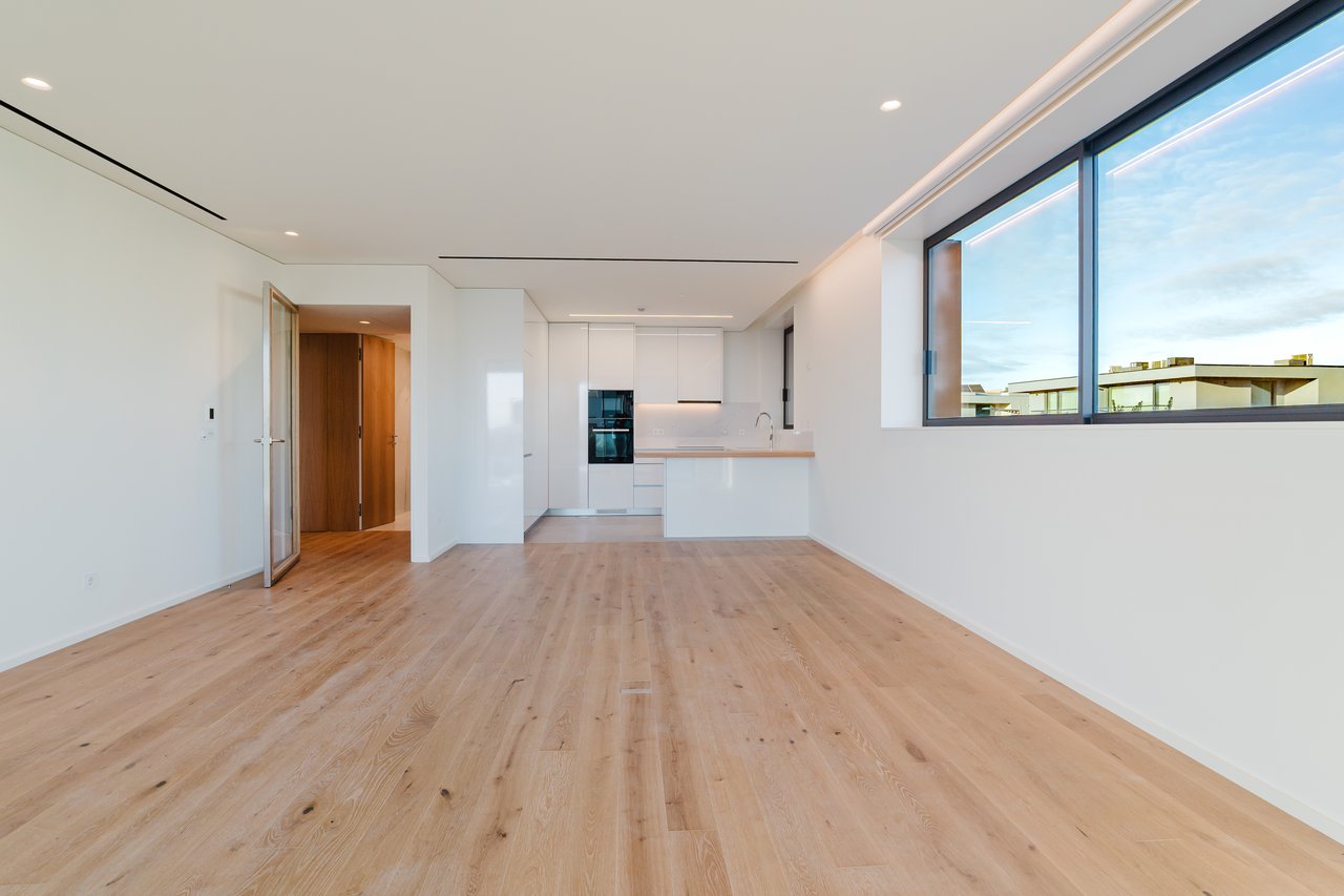 Elegant 3-Bedroom Sea-View Apartment with Large Terrace & Rooftop Pool in Vila Nova de Gaia