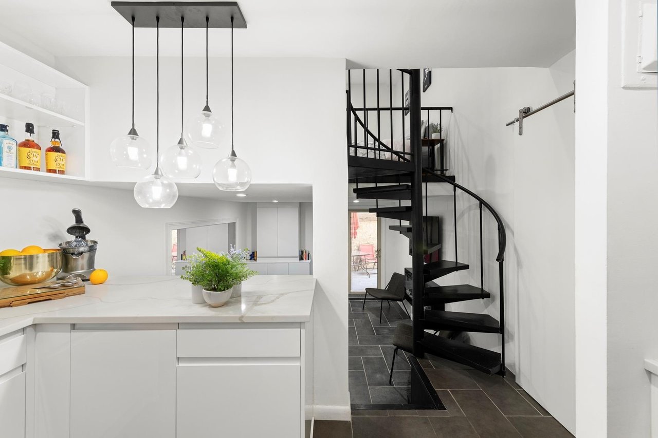 211 Thompson St, GLL, Greenwich Village