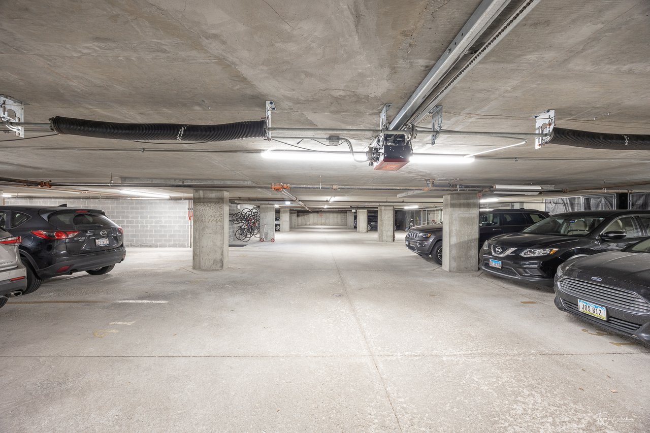939 W Madison Street Unit: 301