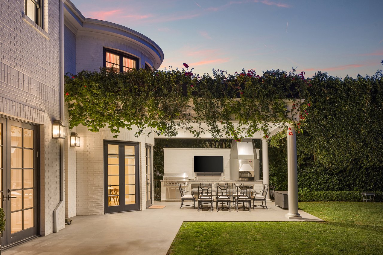 9135 Hazen Dr, Beverly Hills