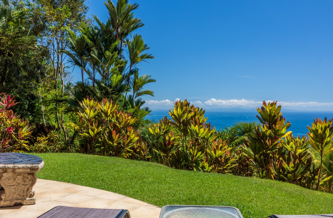 Nido Escondido, Playa Dominical