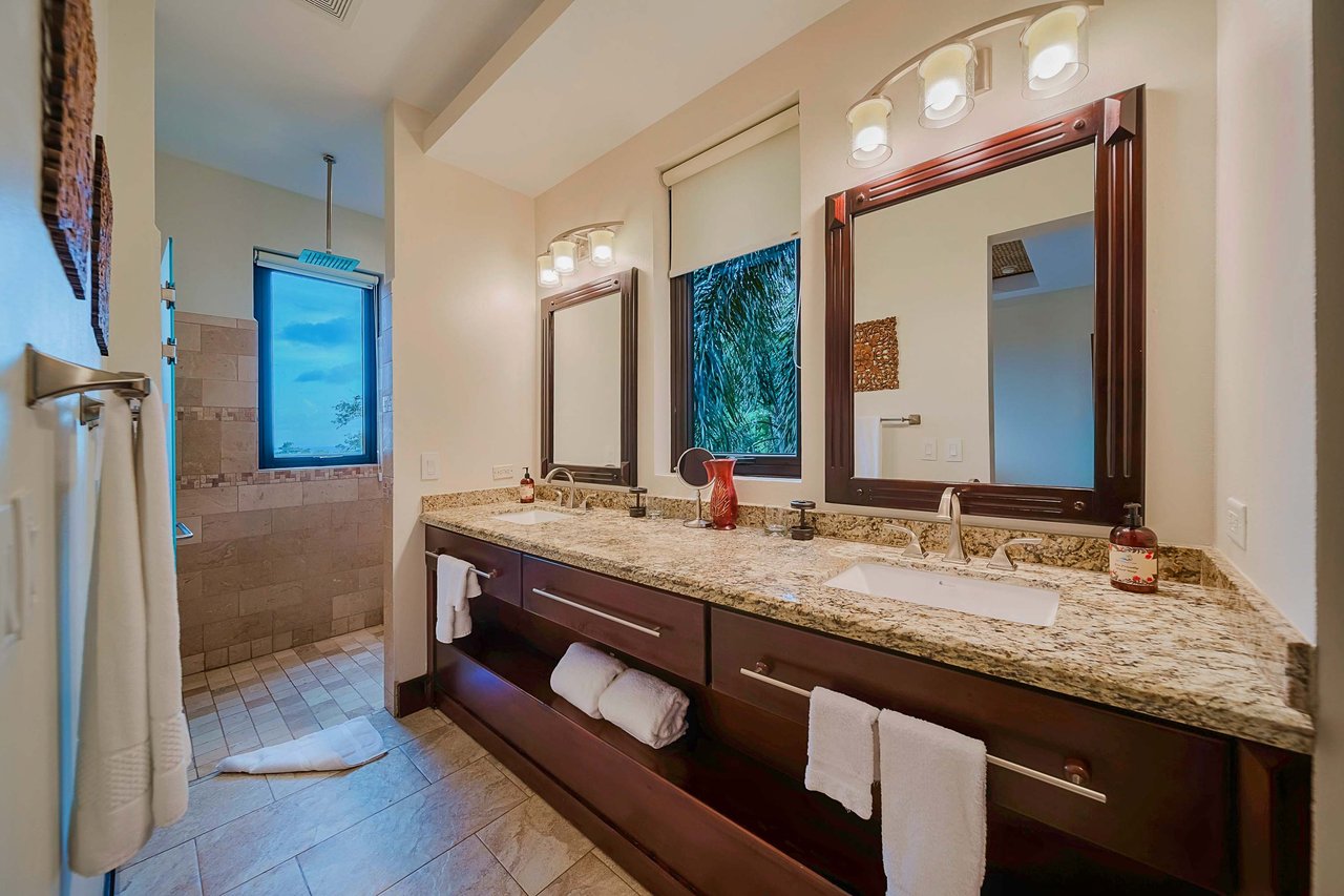 Walk to beach Vista Hermosa Estate Lucrative Contemporary Estate