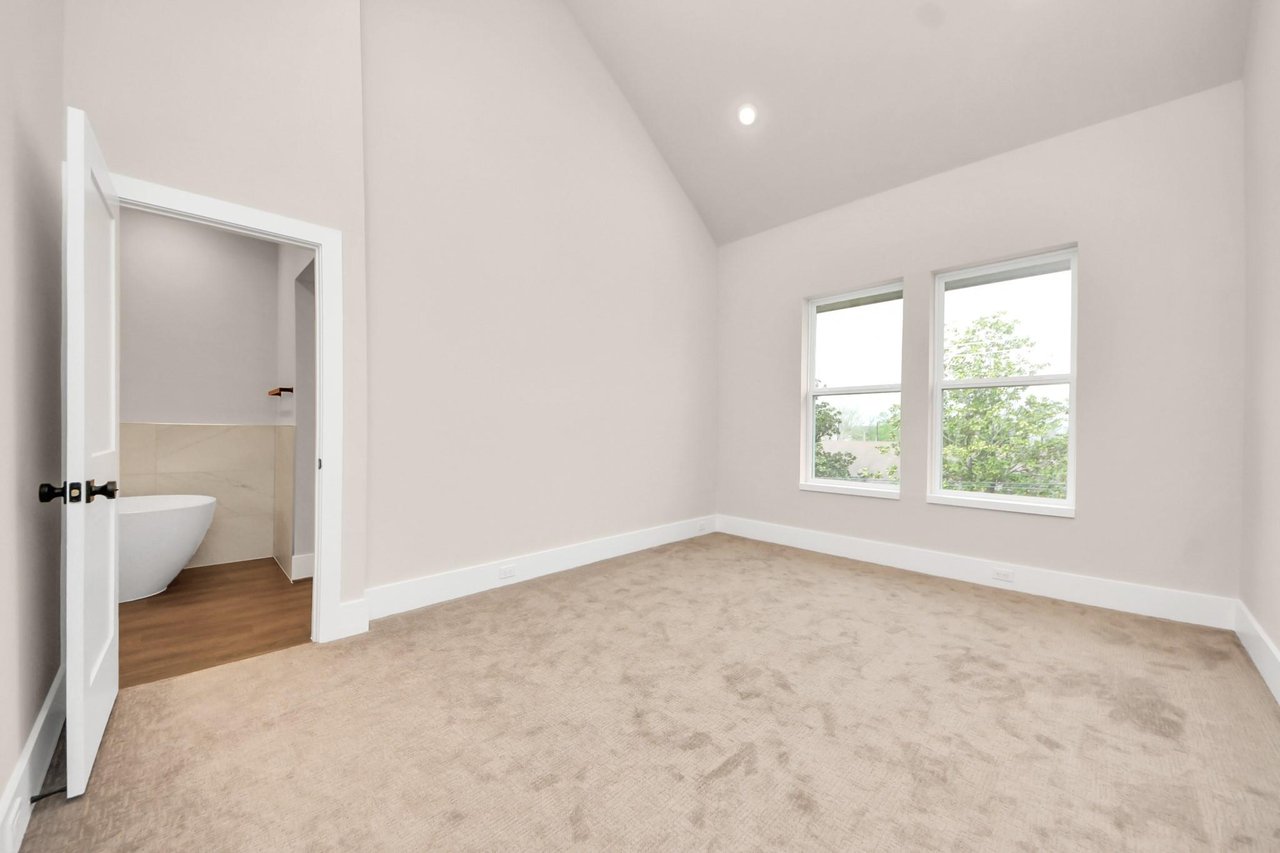 783 Mansfield Street