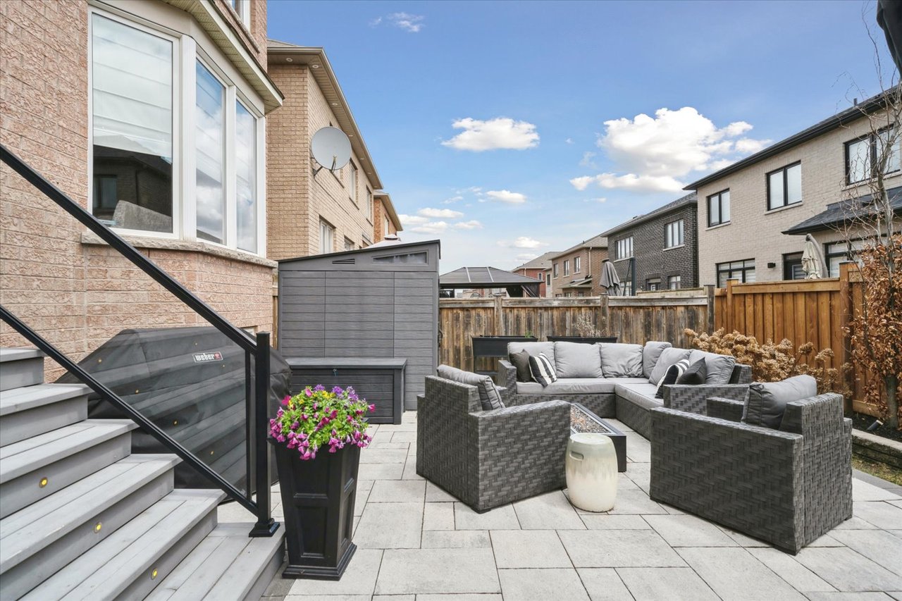 32 Maplebank Cres