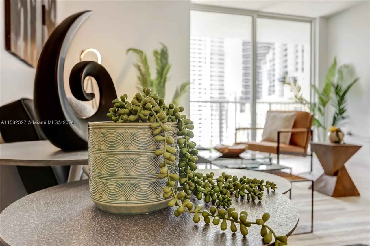 1200 Brickell Bay Dr Unit 2424