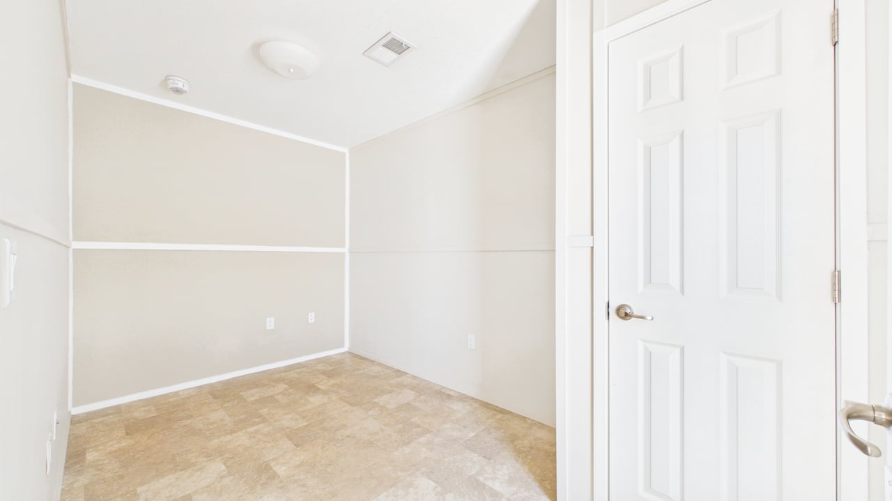 122 W C St