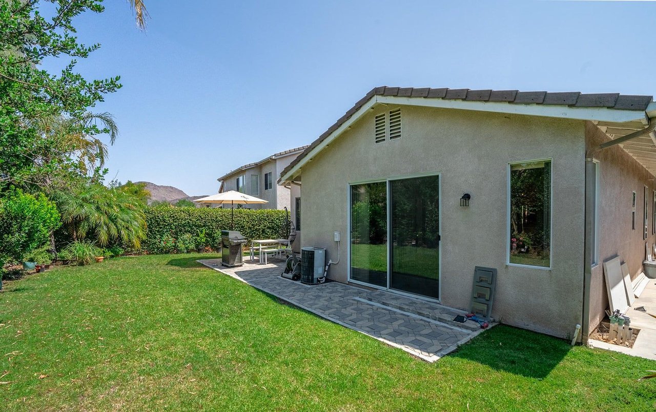 665 Camino De La Luz