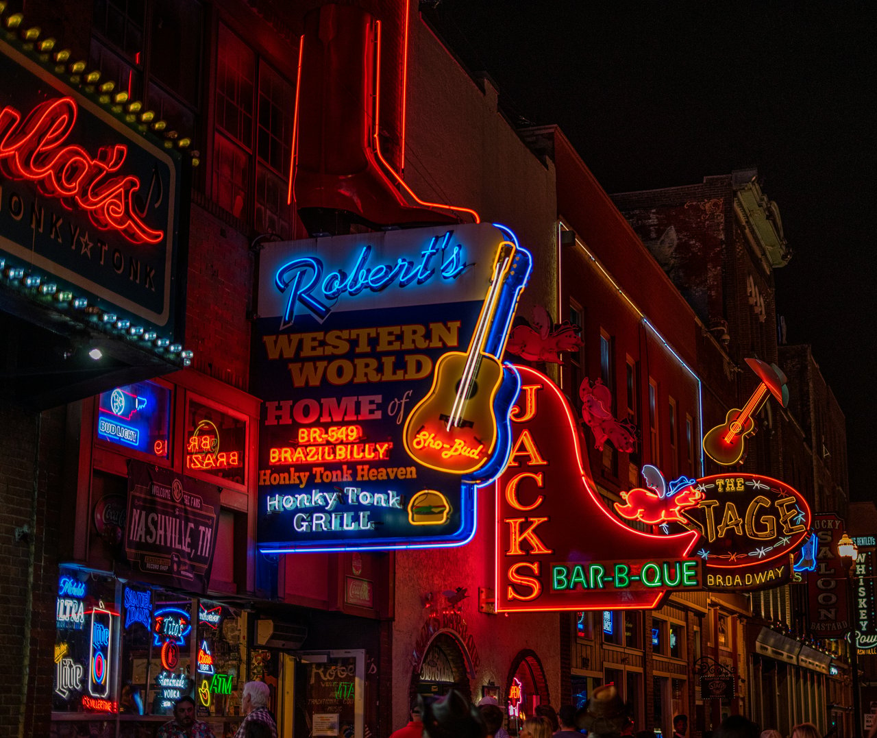 Nashville Mid-Term Rentals: The 30-Day Model Investors Use When Permits Fail