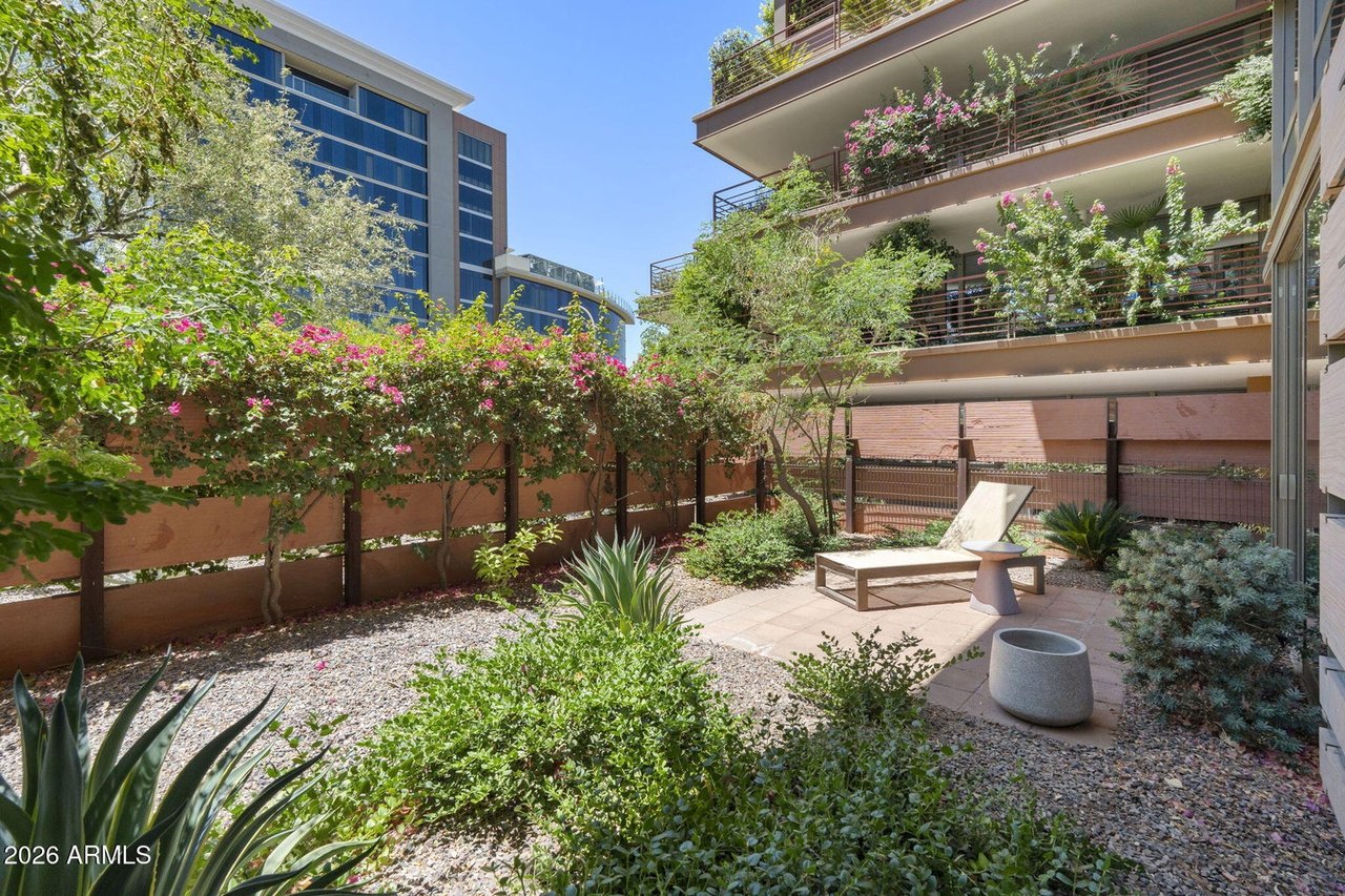 7127 E Rancho Vista Dr #1006