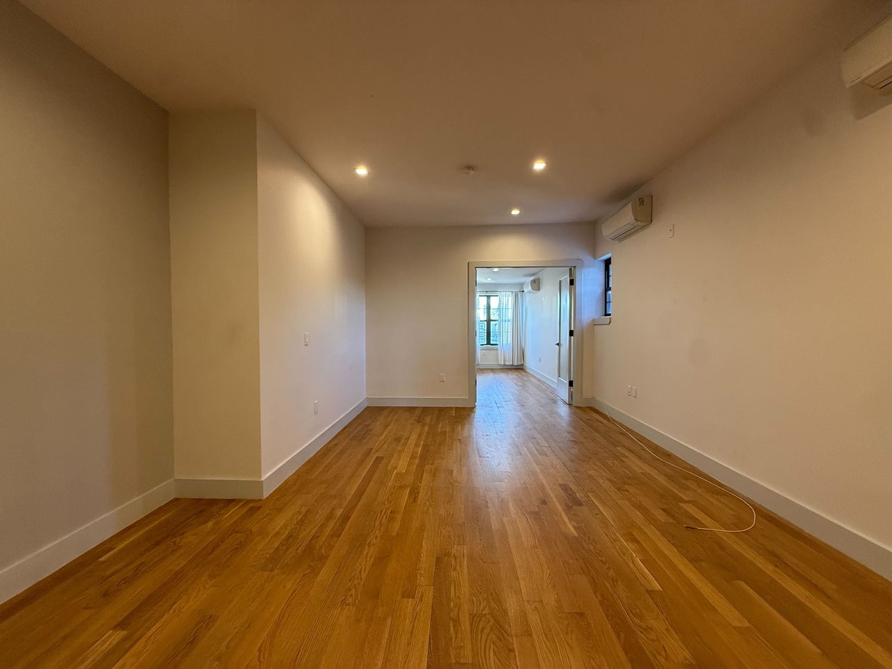 241 Scholes St 2R