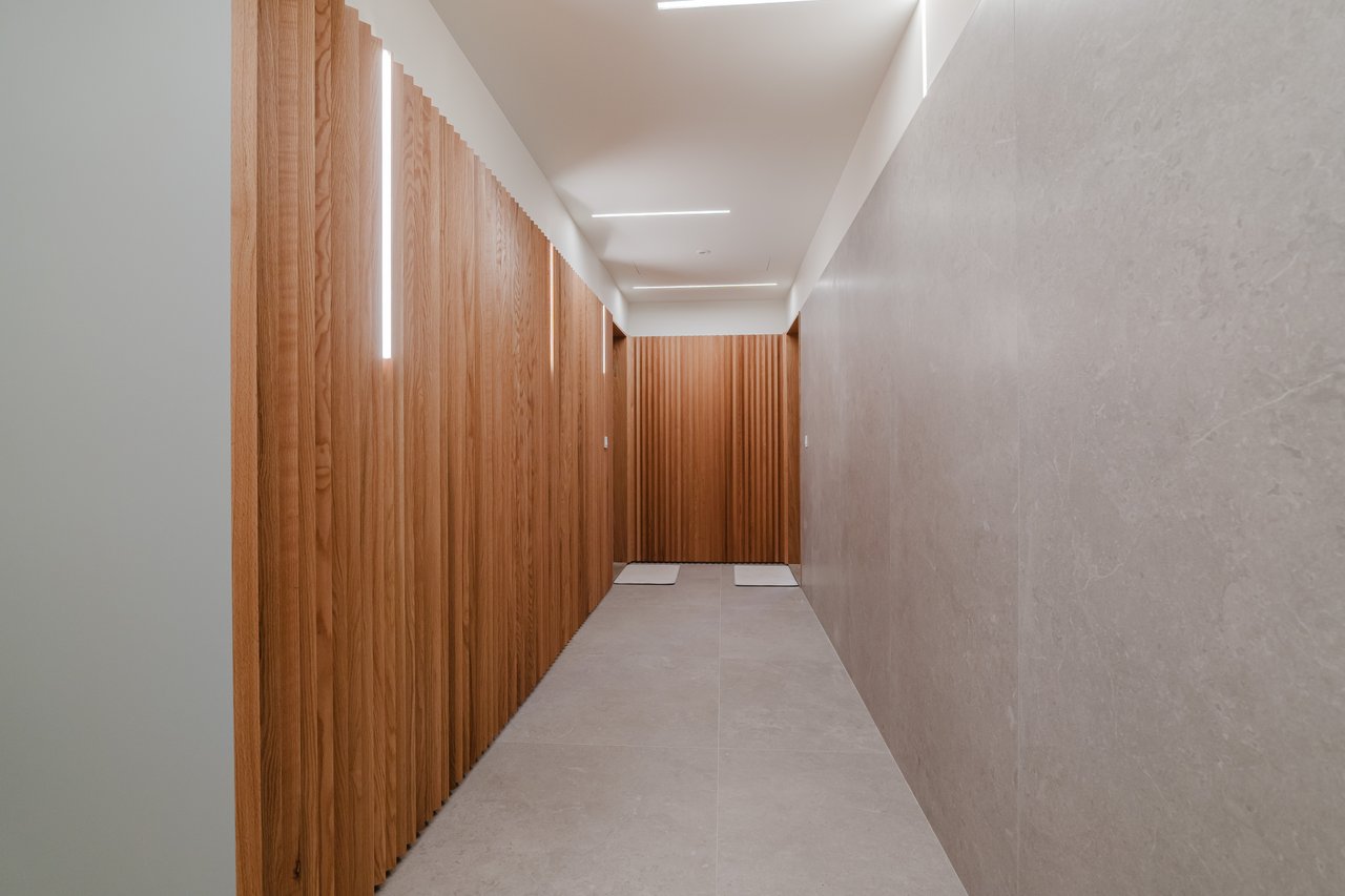 Elegant 3-Bedroom Sea-View Apartment with Large Terrace & Rooftop Pool in Vila Nova de Gaia