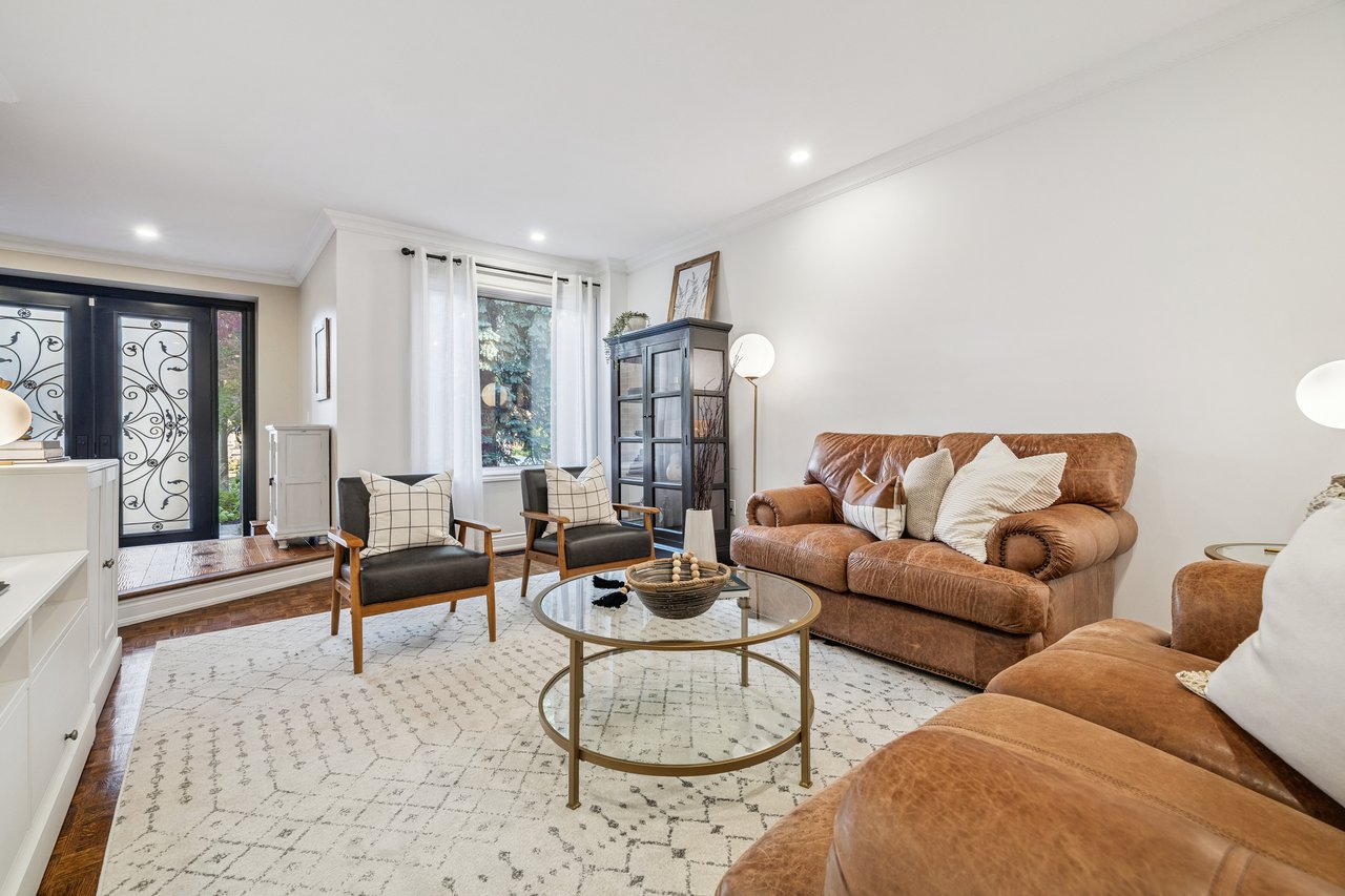 Impressive Home on Ravine Lot in Glen Abbey