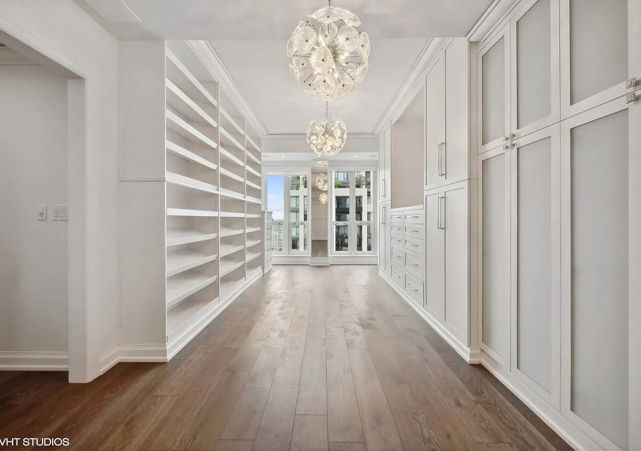 11 E Walton St APT 3101