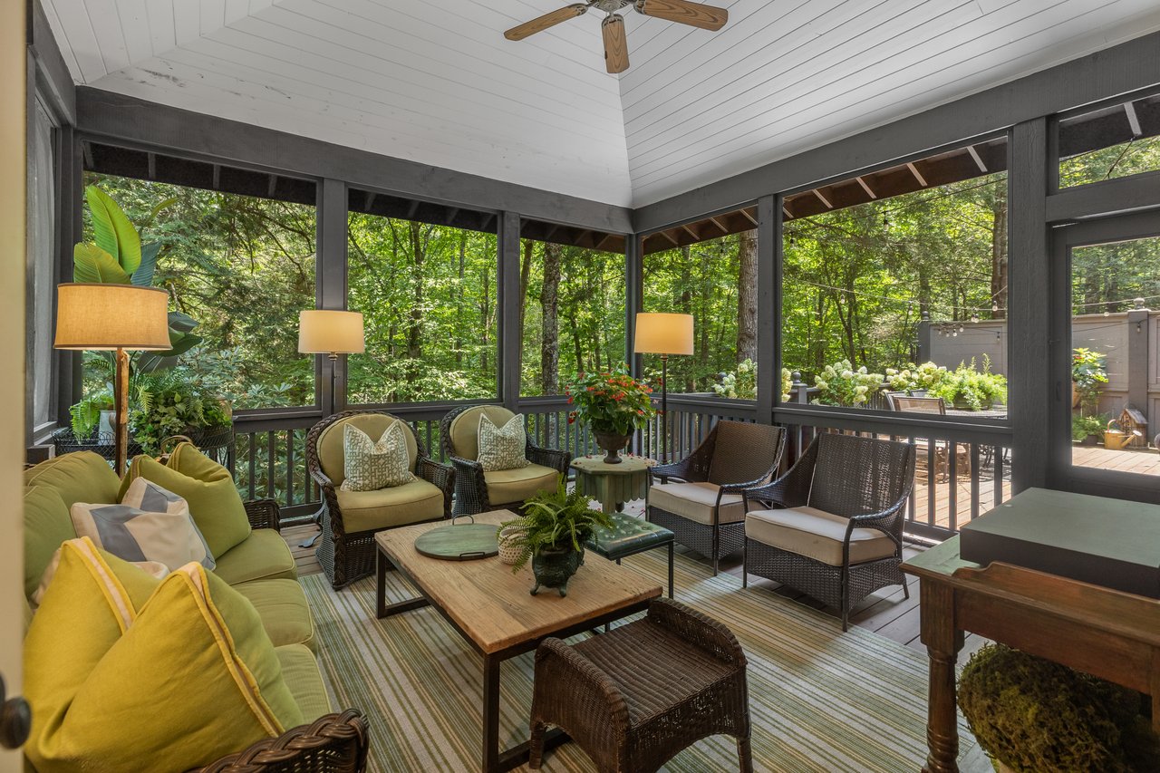 18 Moorewood Circle