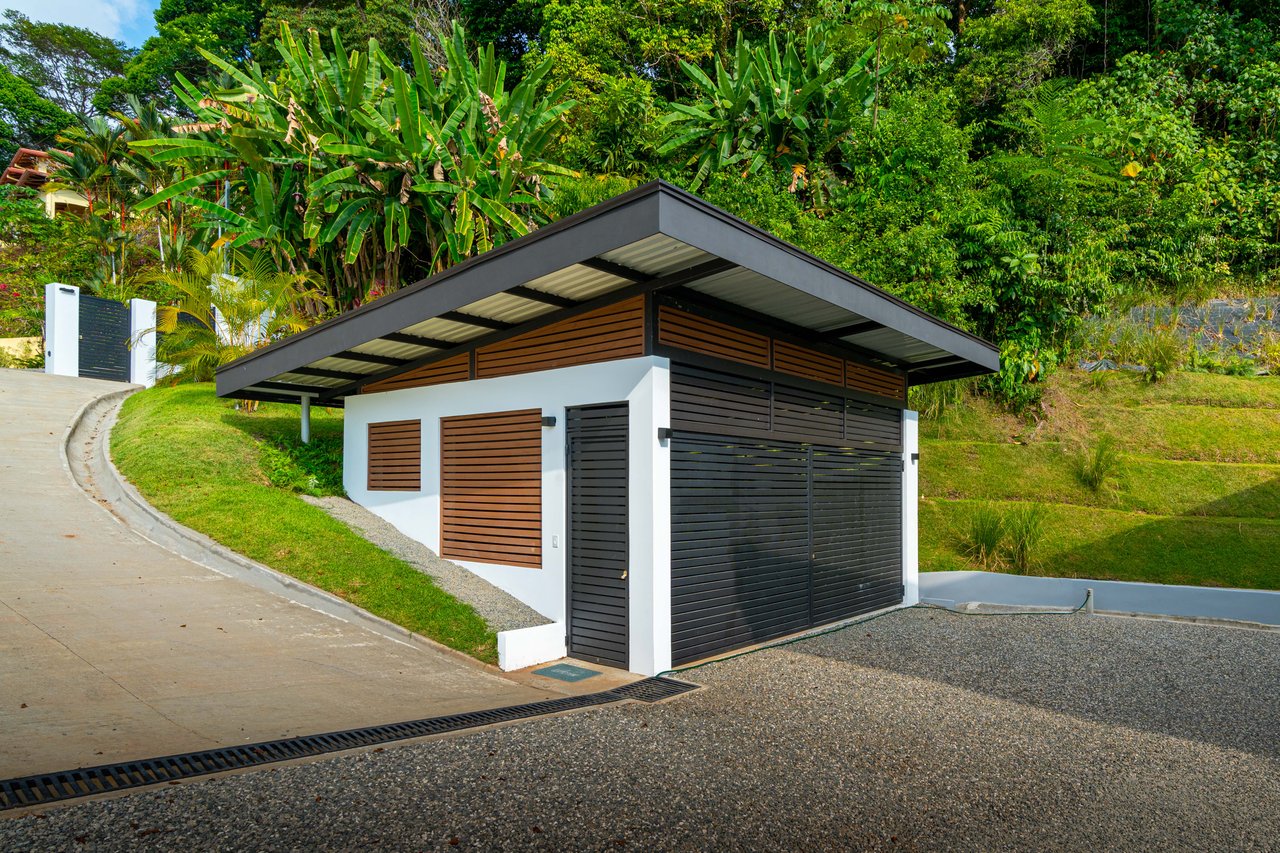 Luxury 4-Bed Home with Ocean & Jungle Views in Ojochal