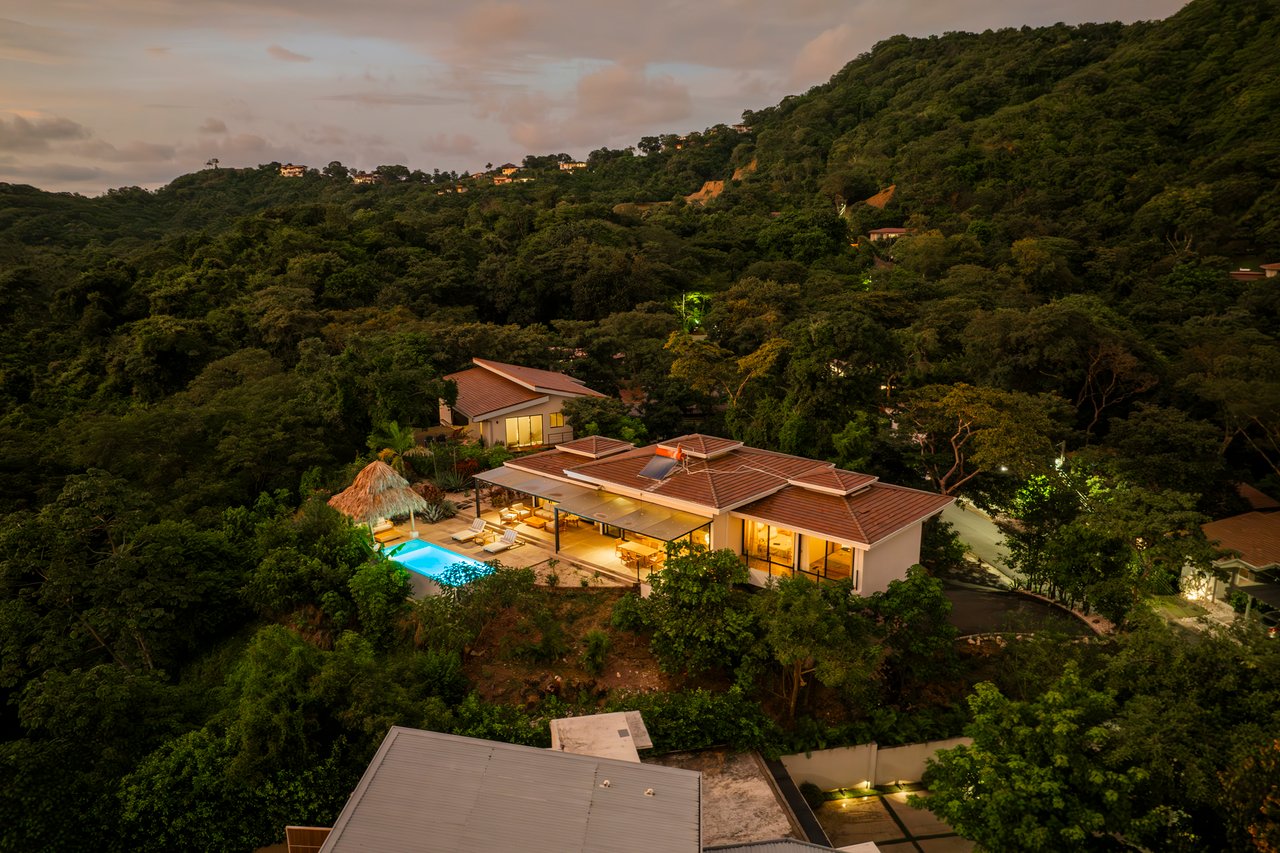 Casa Salinas – 3 beds ocean view home in playa grande