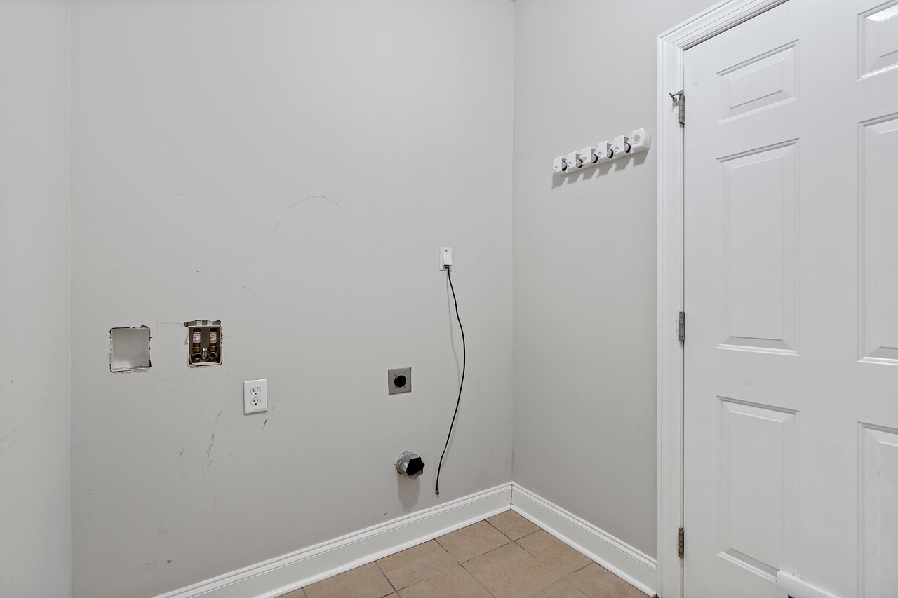 GOLDSMITH-SCHIFFMAN School District with 4 Bedrooms!!