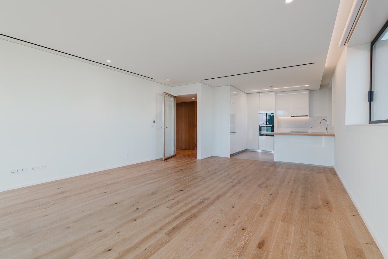 Elegant 3-Bedroom Sea-View Apartment with Large Terrace & Rooftop Pool in Vila Nova de Gaia