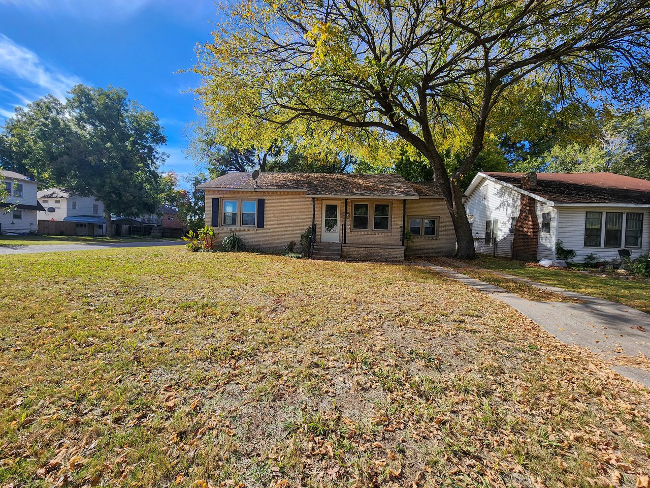 1002 Overland Ct