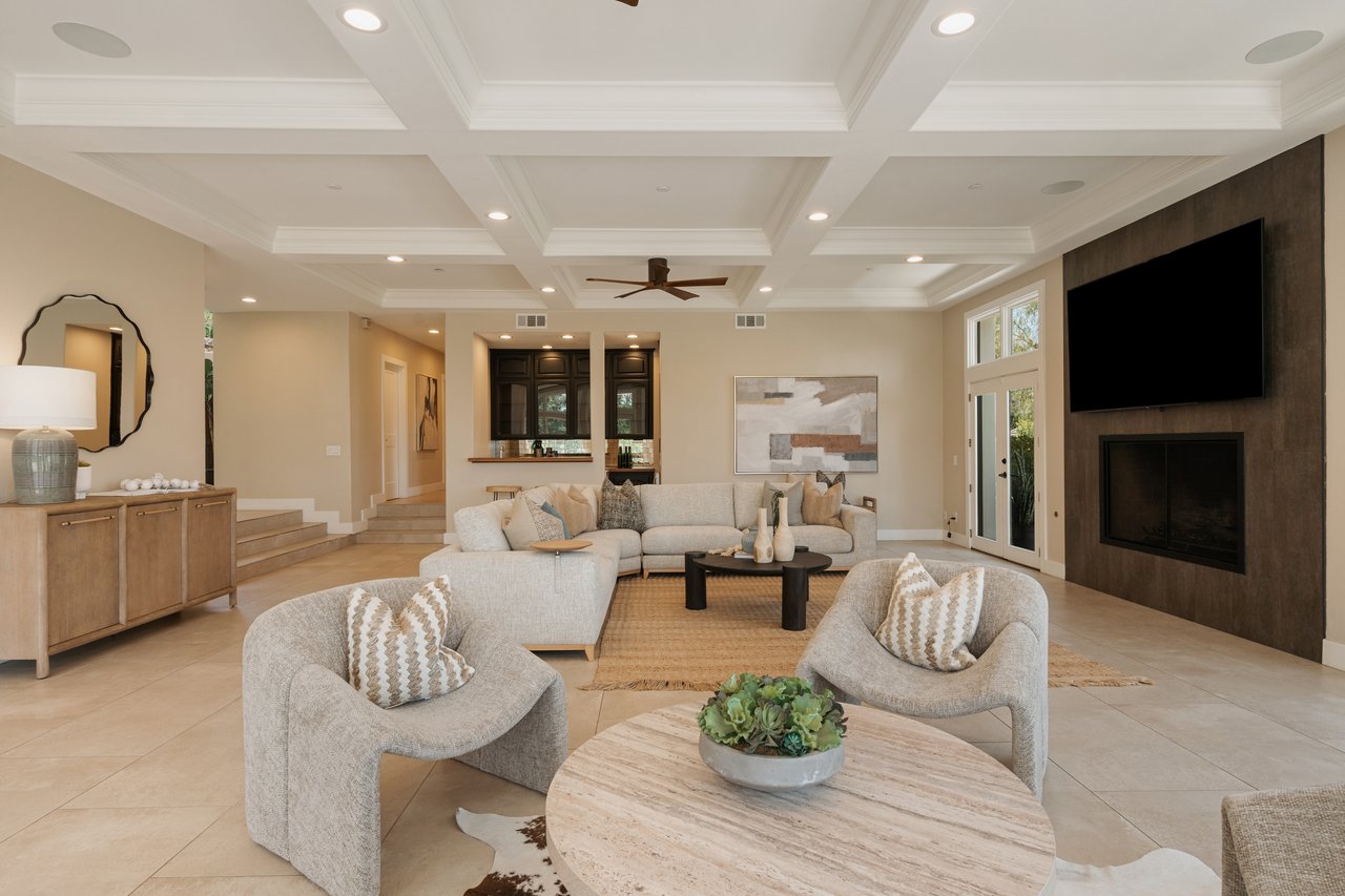 1805 Holly Tree Lane