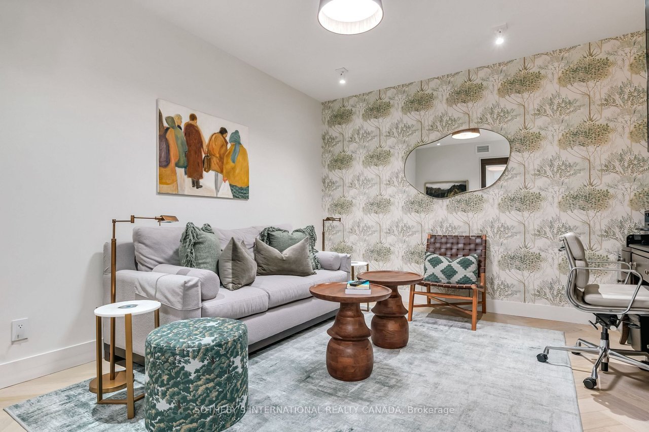 PERFECT SUITE IN YORKVILLE