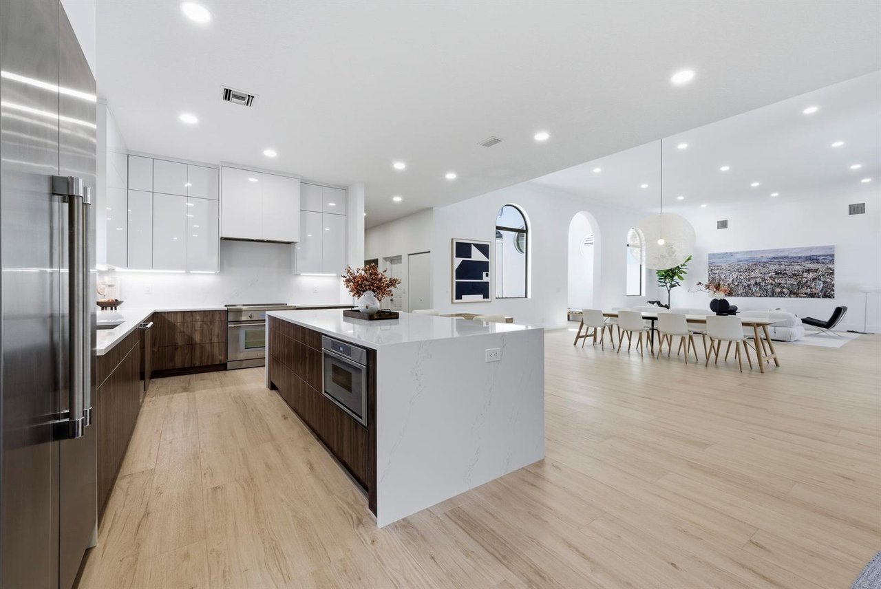 2557 Seminole Circle