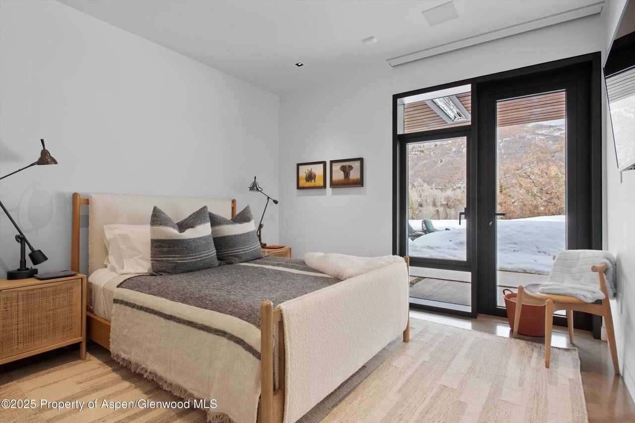 276 Coach Road