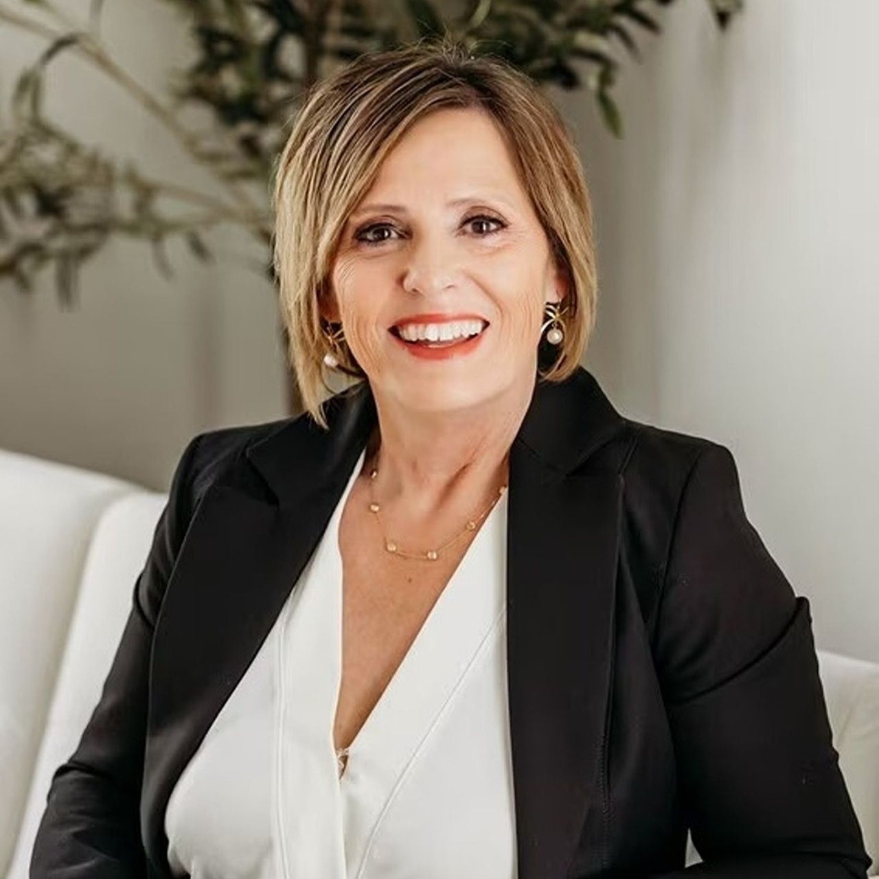  Felisa Osment McDonough, GA Real Estate Agent Headshot