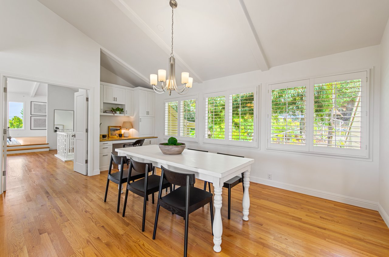 Picturesque and Private View Residence
